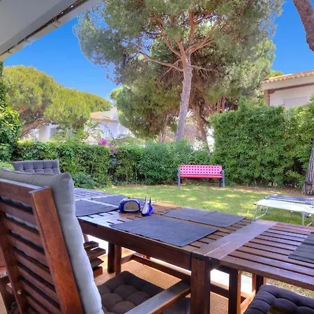 Marbella, Close To The Beach, Shared Pool, 5 Bedrooms Ferienhaus *