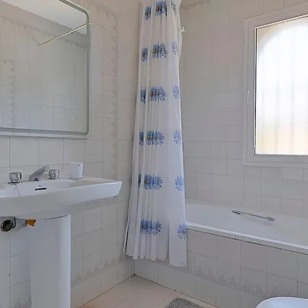 Marbella, Close To The Beach, Shared Pool, 5 Bedrooms Marbella