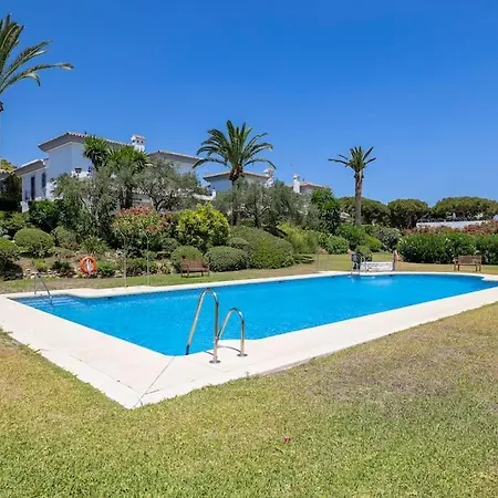 Ferienhaus Marbella, Close To The Beach, Shared Pool, 5 Bedrooms *