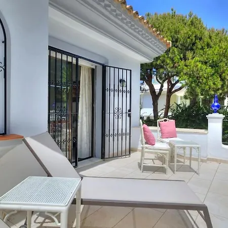 Marbella, Close To The Beach, Shared Pool, 5 Bedrooms