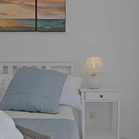 Marbella, Close To The Beach, Shared Pool, 5 Bedrooms *