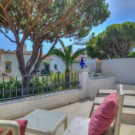 Marbella, Close To The Beach, Shared Pool, 5 Bedrooms