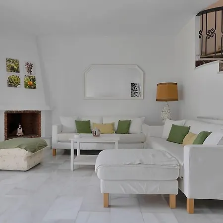 Marbella, Close To The Beach, Shared Pool, 5 Bedrooms Holiday home Marbella