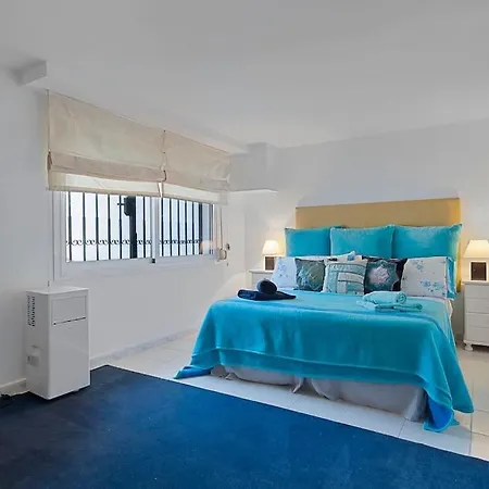 Marbella, Close To The Beach, Shared Pool, 5 Bedrooms *