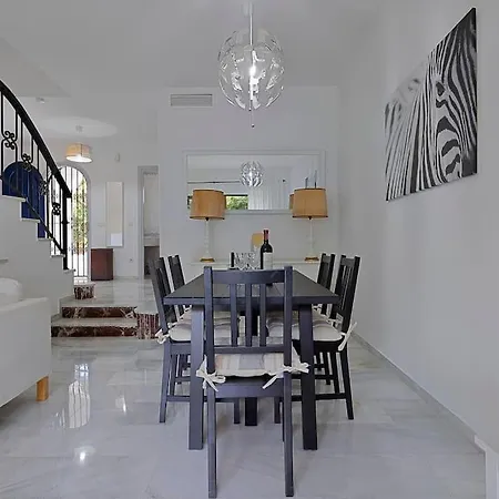 Marbella, Close To The Beach, Shared Pool, 5 Bedrooms Marbellac