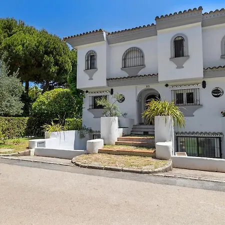 بيت للعطل Marbella, Close To The Beach, Shared Pool, 5 Bedrooms