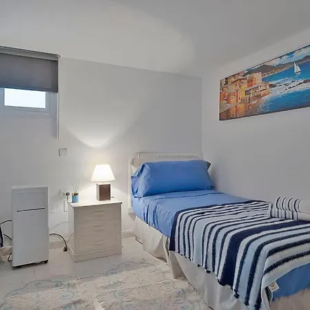 Marbella, Close To The Beach, Shared Pool, 5 Bedrooms Holiday home Marbella