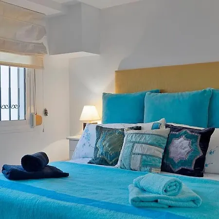 Marbella, Close To The Beach, Shared Pool, 5 Bedrooms *