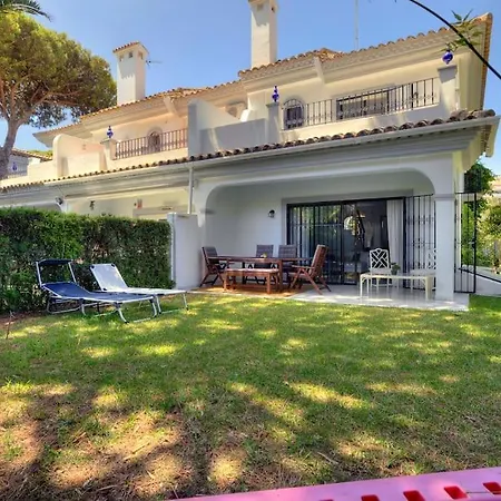 Marbella, Close To The Beach, Shared Pool, 5 Bedrooms 別荘 *
