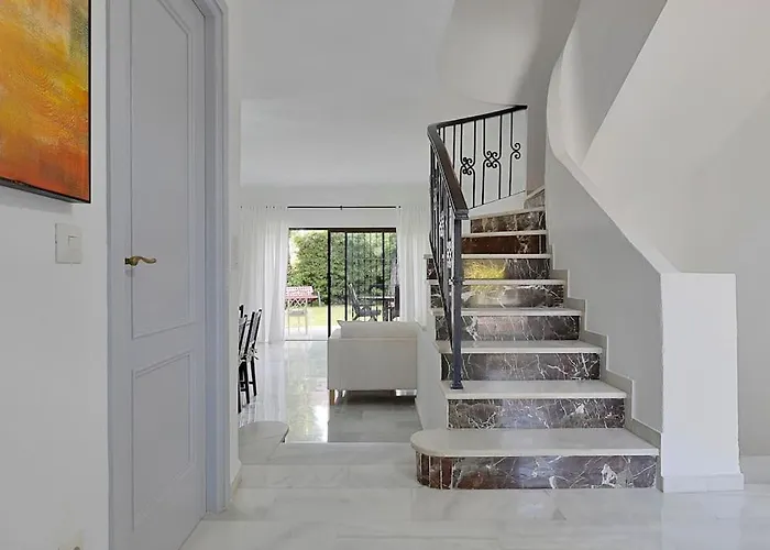 Marbella, Close To The Beach, Shared Pool, 5 Bedrooms マルベーリャ