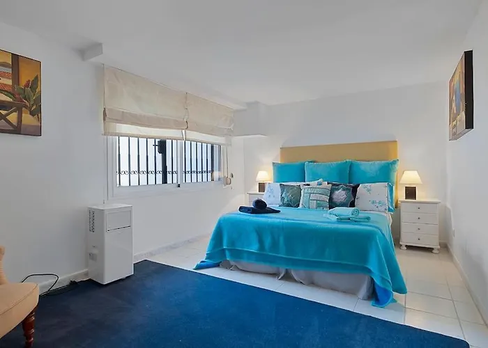 Marbella, Close To The Beach, Shared Pool, 5 Bedrooms *