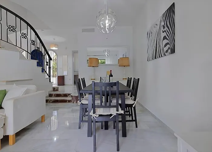 Marbella, Close To The Beach, Shared Pool, 5 Bedrooms マルベーリャ