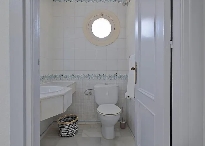 別荘 Marbella, Close To The Beach, Shared Pool, 5 Bedrooms *