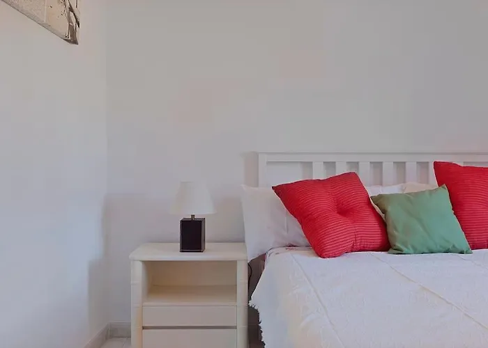 Marbella, Close To The Beach, Shared Pool, 5 Bedrooms *