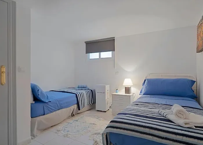 Marbella, Close To The Beach, Shared Pool, 5 Bedrooms