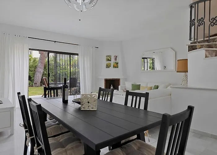 Marbella, Close To The Beach, Shared Pool, 5 Bedrooms