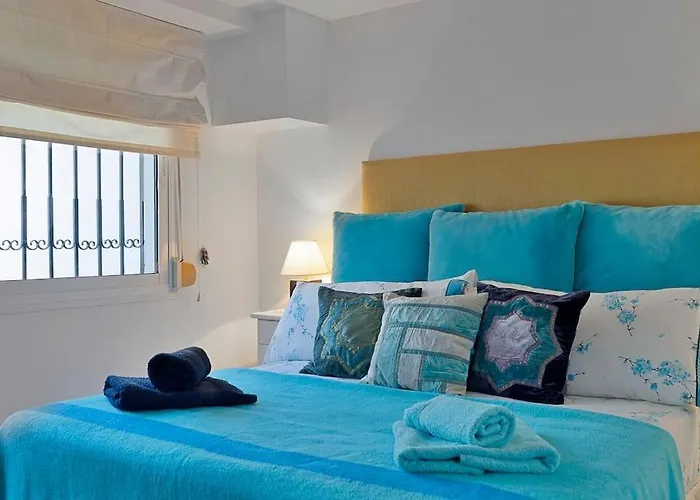 Marbella, Close To The Beach, Shared Pool, 5 Bedrooms *