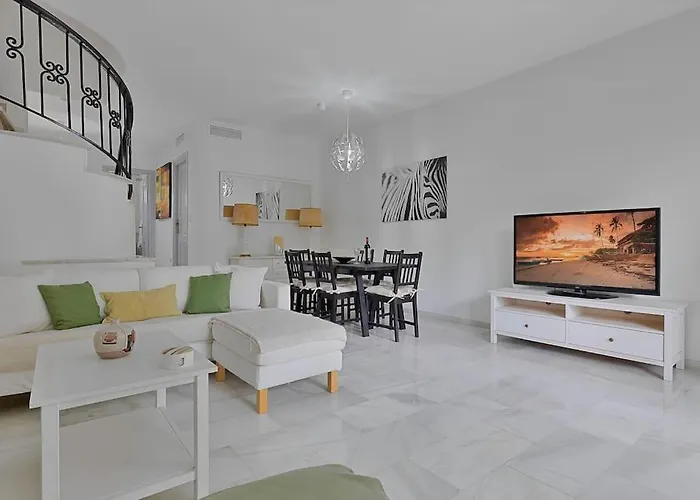 Marbella, Close To The Beach, Shared Pool, 5 Bedrooms 別荘