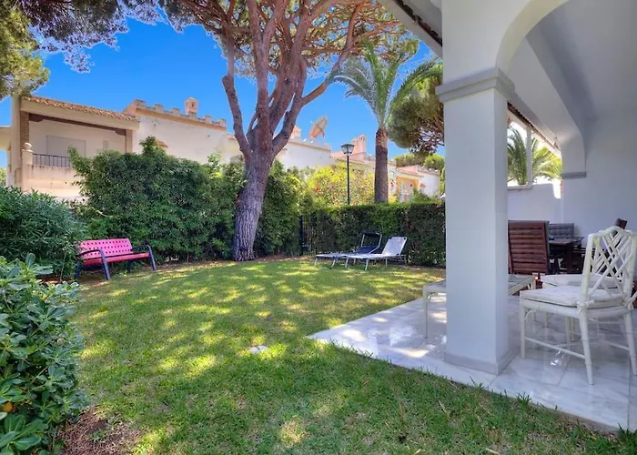 Marbella, Close To The Beach, Shared Pool, 5 Bedrooms