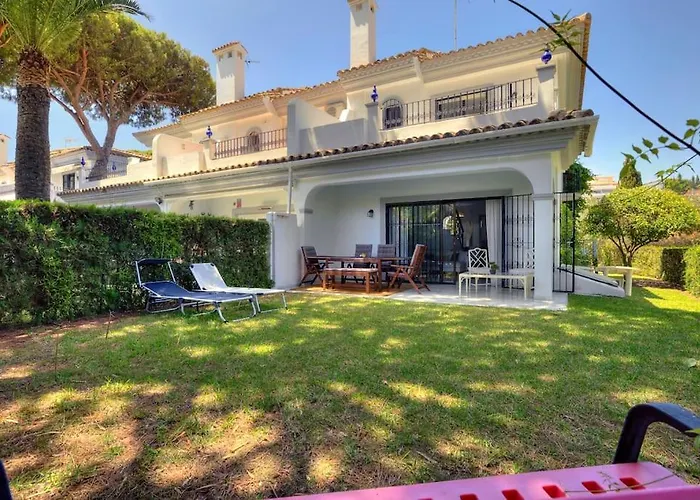 Marbella, Close To The Beach, Shared Pool, 5 Bedrooms 別荘 *